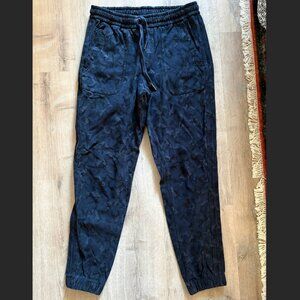 Blue Camo Athleta Farallon Jogger, Size 4